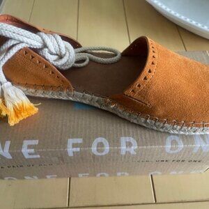 Brand New Tom's Catalina Orange Suede Lace-Up Sandal - Size 8